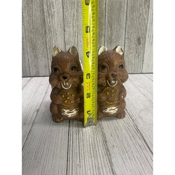 Vtg Twin Winton Style Squirrel Holding Cookie Salt & Pepper Shaker 4" Tall Japan - Picture 6 of 8